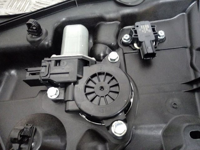 Mechanizm podnoszenia szyby drzwi przednich prawych Mazda D10E58590B cena, od 95,34 USD