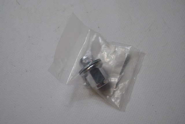 Do koszyka 402241LA3A Nissan/Infiniti Nakrętka koła