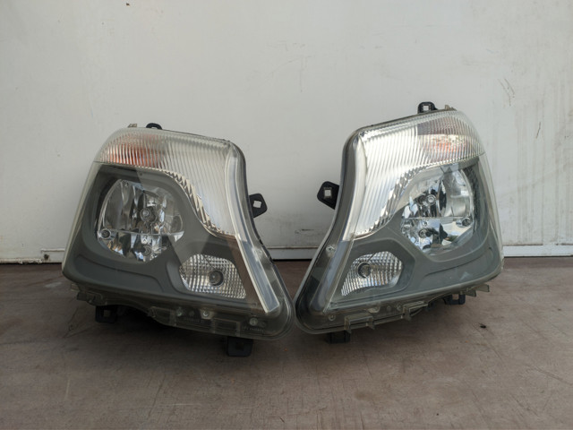 Do koszyka A9068200661 Mercedes Reflektor prawy