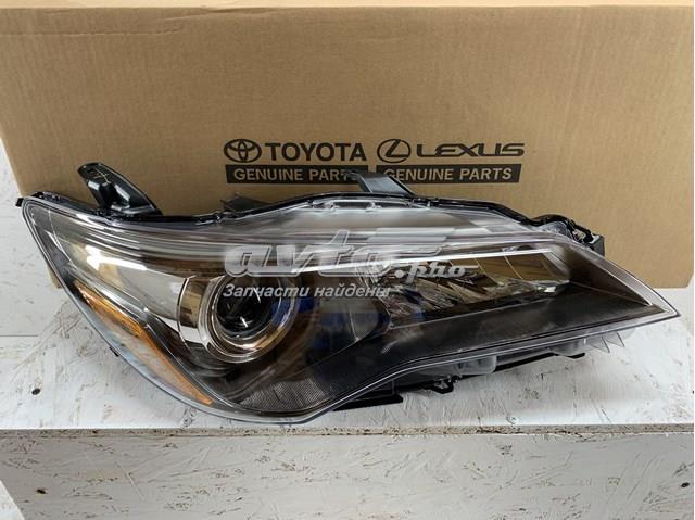 8111006C70 Toyota Reflektor prawy