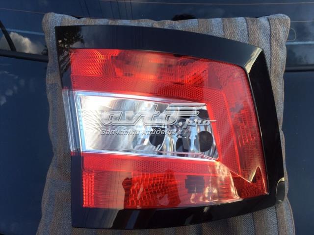 Do koszyka 6V9945095 VAG Lampa zespolona tylna lewa