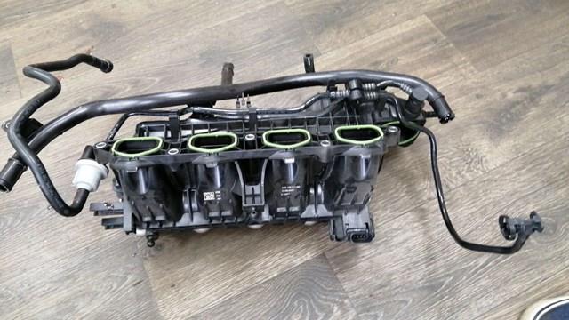 Kolektor ssący VAG 04E129709AM