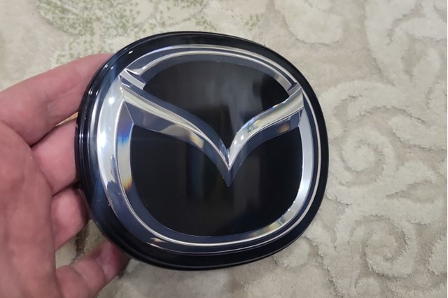 Emblemat na atrapę chłodnicy Mazda BCKB51730 cena, od 246,28 USD