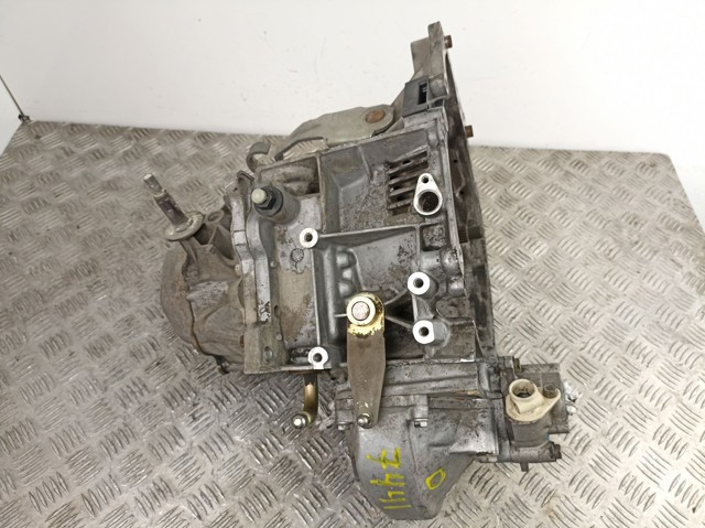 Mechaniczna skrzynia biegów w komplecie do Peugeot 205 I 741A, C