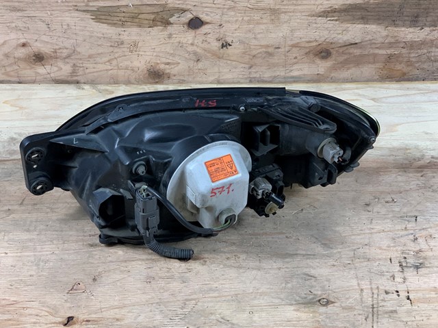 Reflektor prawy Subaru Legacy III sedana (BE, BH) (1998 - 2003) cena, od 255,74 USD