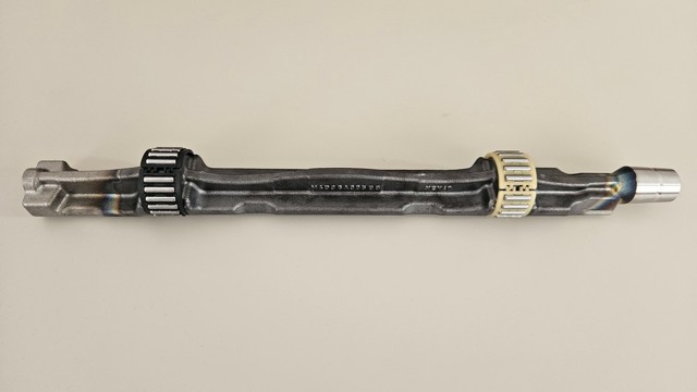 Wałek wyrównoważający LR167443 Land Rover