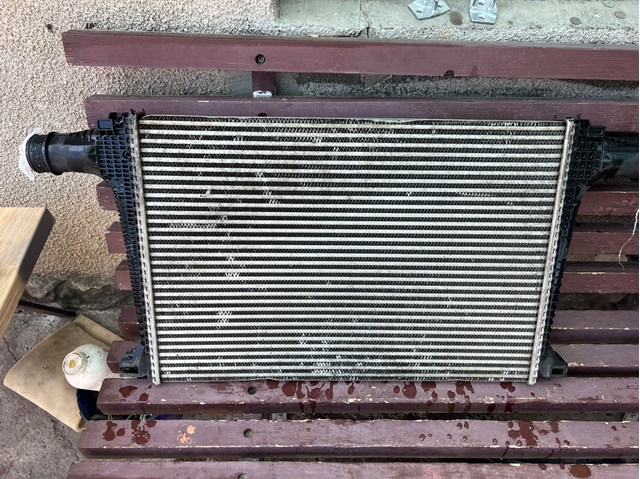 Chłodnica intercoolera VAG 4M0145805G cena, od 232,94 USD