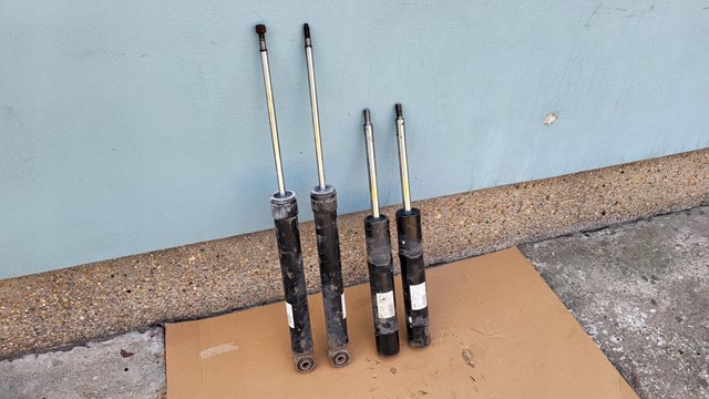 Do koszyka 4G0413031Q VAG Amortyzator przedni