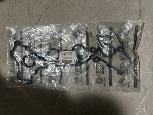 Uszczelka pokrywy zaworowej silnika VAG 06D103483E