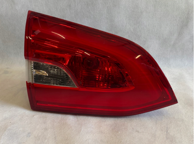 Lampa zespolona tylna lewa wewnętrzna 9678098080 Peugeot/Citroen