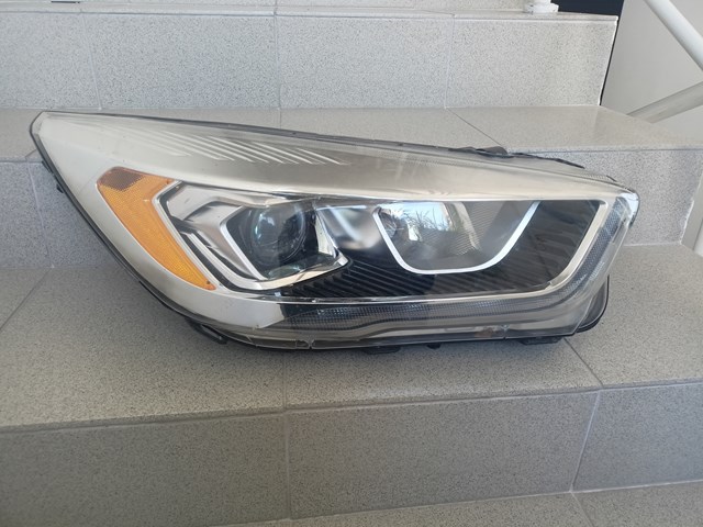 Do koszyka GJ5413W029BF Ford Reflektor prawy