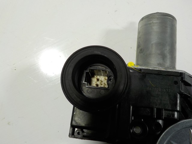 Do koszyka Mechanizm podnoszenia szyby drzwi przednich prawych Toyota Yaris CROSS MXP