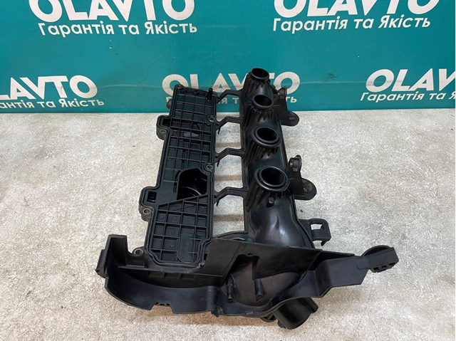 Pokrywa zaworowa Mazda Y40110220A