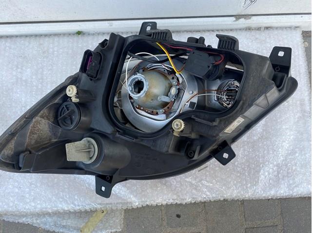 A9068201061 Mercedes Reflektor prawy