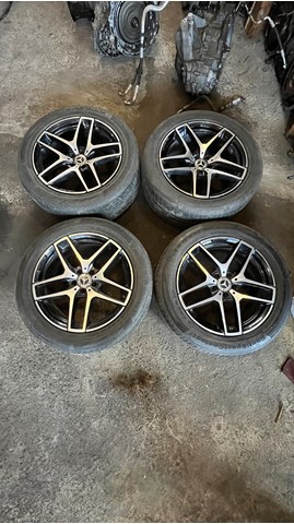 Felgi kół odlewane (lekkostopowe, tytanowe) A2534011800 Mercedes