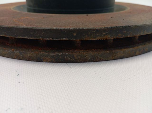 Tarcza hamulcowa przednia LR125902 Land Rover