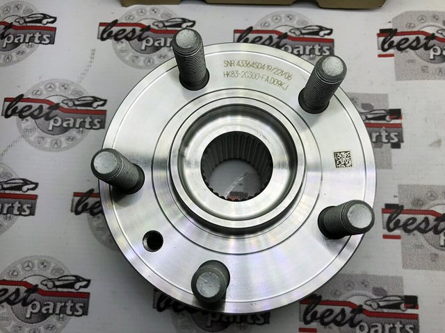 LR122586 Land Rover Piasta przednia