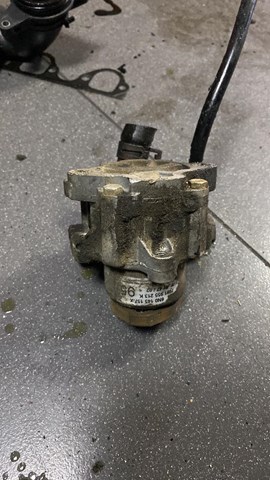 Pompa wspomagania hydraulicznego kierownicy VAG 030145269B
