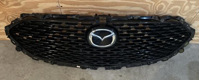  Atrapa chłodnicy Mazda 3 