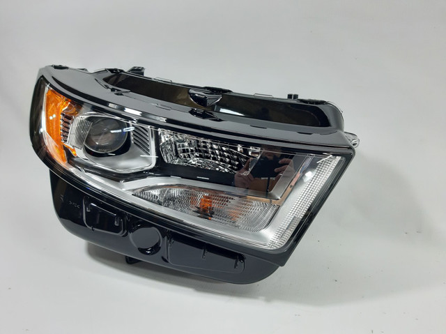 Do koszyka Reflektor prawy Ford Edge II CD539