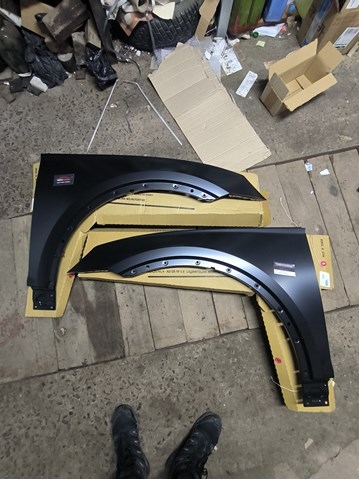 13X402 Polcar Błotnik przedni prawy