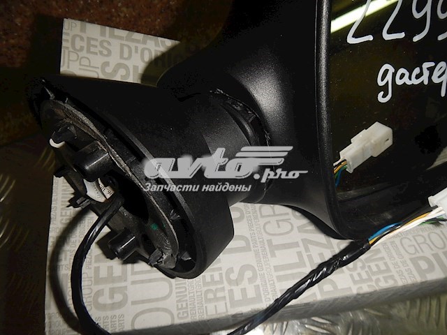 963018796R Renault (RVI) Lusterko wsteczne prawe