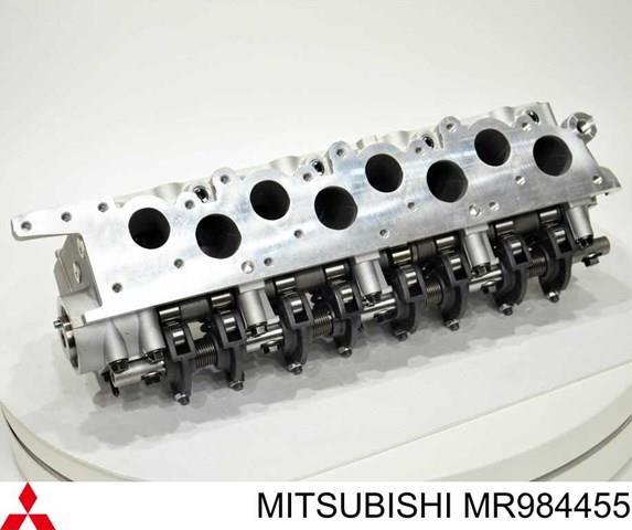 Do koszyka MD348983 Mitsubishi Głowica cylindrów