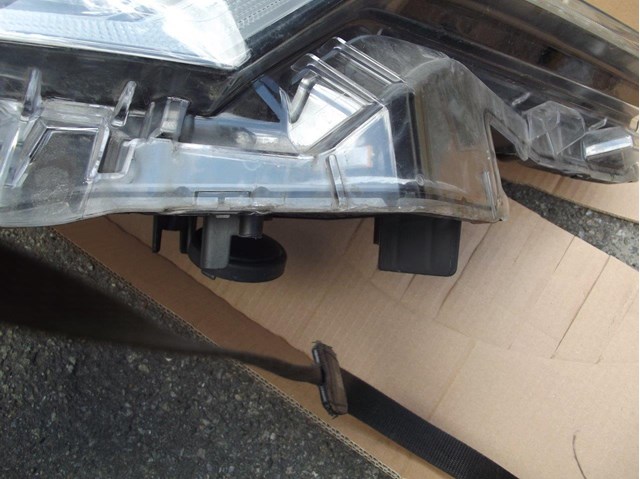 Do koszyka 81130F4390 Toyota Reflektor prawy