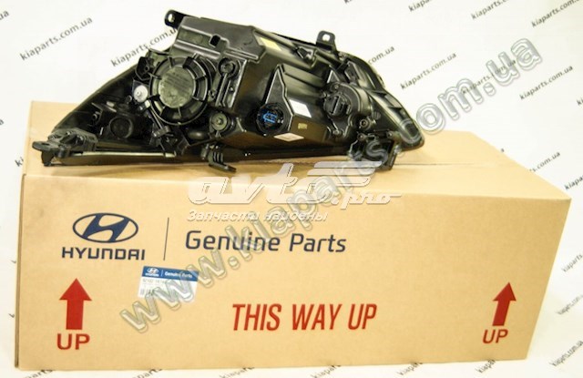 921021R740 Hyundai/Kia Reflektor prawy