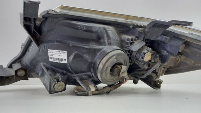 Reflektor prawy Toyota 811100K440 cena, od 152,02 USD