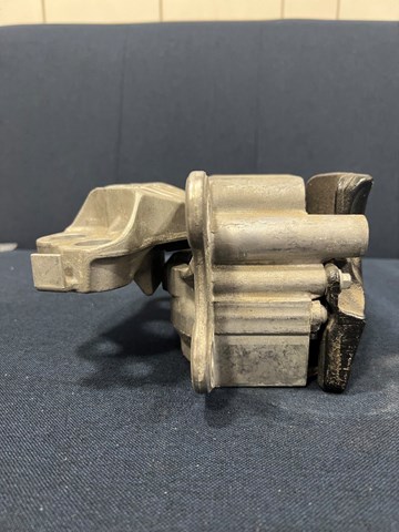 Poduszka (podpora) silnika tylna Land Rover LR114070 cena, od 111,57 USD