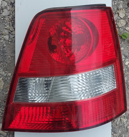 Lampa zespolona tylna prawa KIA Sorento 1
