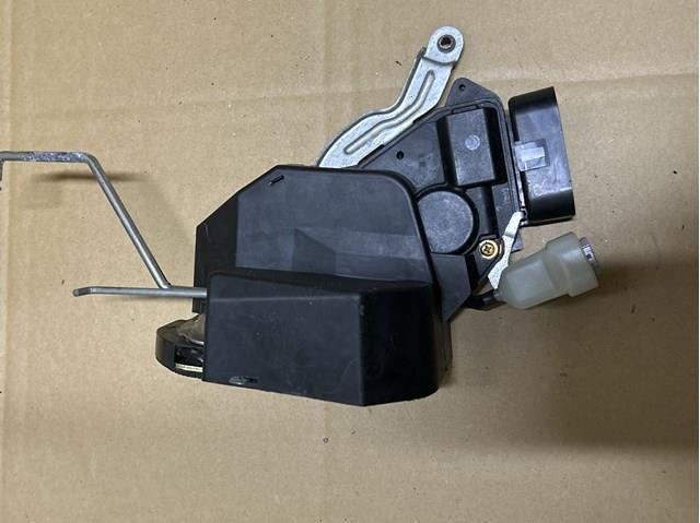  Zamek klapy bagażnika (3/5 drzwi tylnych) Toyota RAV4 2