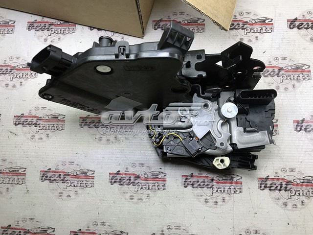 Zamek drzwi przednich lewych Land Rover LR078731 cena, od 213,54 USD