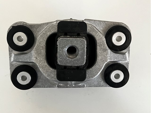 Poduszka (podpora) silnika prawa dolna Land Rover LR123915