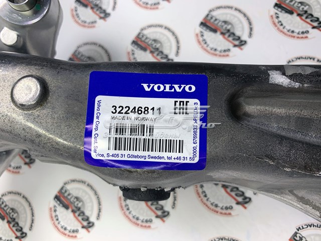 Wahacz zawieszenia przedniego dolny lewy 32246811 Volvo