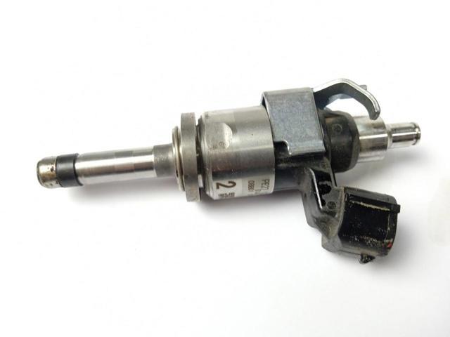 PE2713250 Mazda Wtryskiwacz paliwa