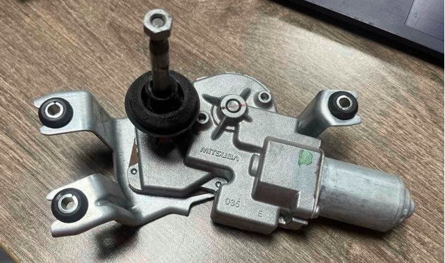 Silniczek wycieraczki tylnej szyby BMW X5 SUV (G05, F95) (2018 - 2026) cena, od 293,35 USD