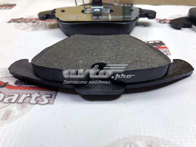 Klocki hamulcowe przednie tarczowe LR134693 Land Rover