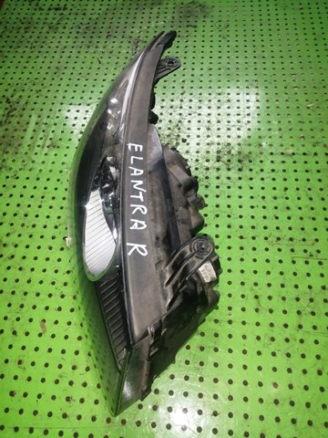 Reflektor prawy 921022H020 Hyundai/Kia