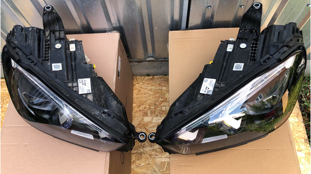 Reflektor prawy 1679064204 Mercedes