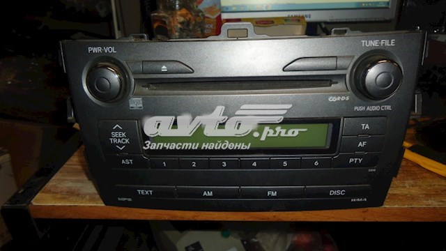 Radioodtwarzacz (radio AM/FM) Toyota Corolla (E15)