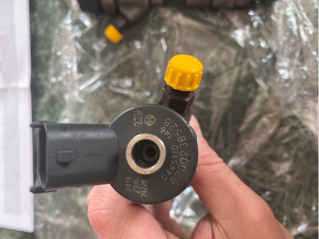 Wtryskiwacz paliwa 0445110146 Renault (RVI)