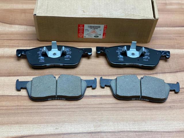Klocki hamulcowe przednie tarczowe LR160486 Land Rover