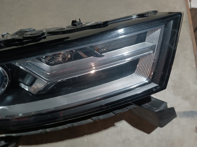 Reflektor prawy 4M0941006B VAG