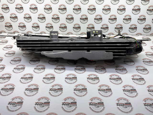  Land Rover LR152172 cena, od 327,82 USD