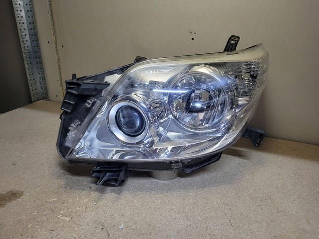 Do koszyka 8117060L70 Toyota Reflektor lewy