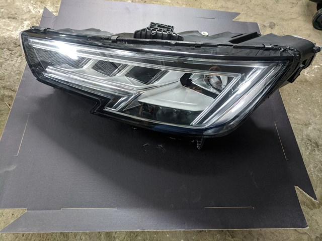8W0941035 VAG Reflektor lewy