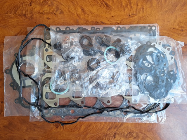 Zestaw uszczelek silnika pełny Toyota 0411151032 cena, od 348,26 USD