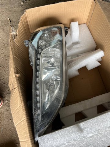 Do koszyka 1394425080 Fiat/Alfa/Lancia Reflektor prawy